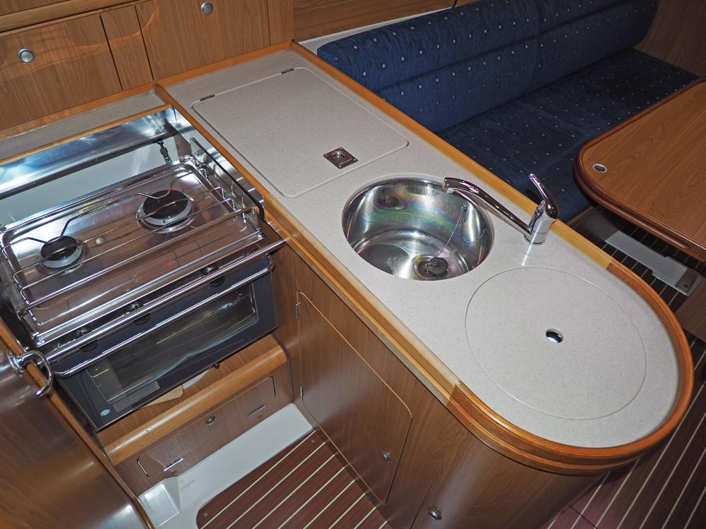 Saloon, Accommodation